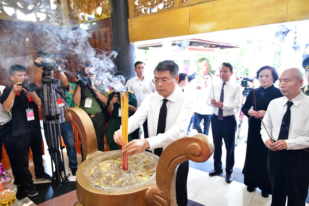 “Kính xin hương hồn các liệt sĩ hãy xem quê hương TP.HCM là nơi đất lành để yên nghỉ” - ảnh 1