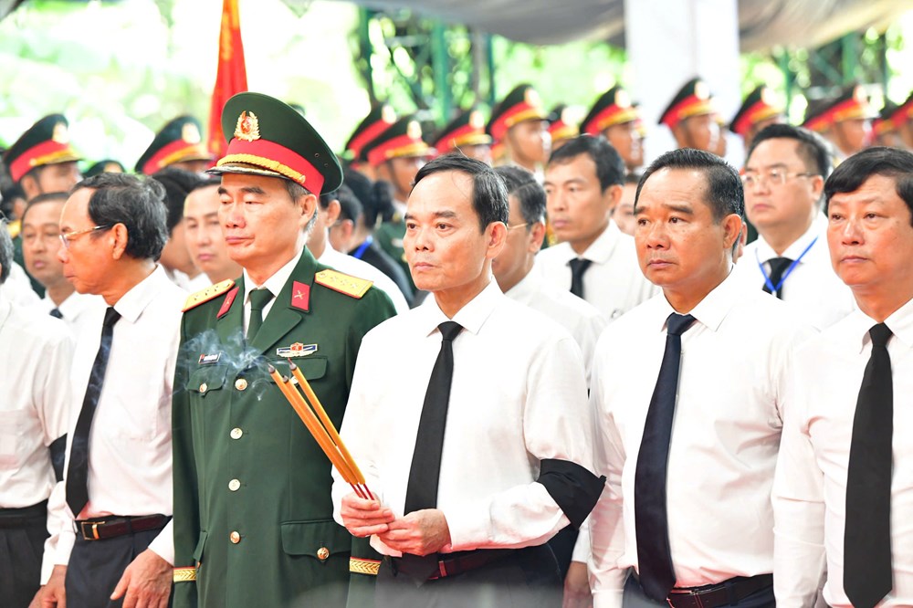 “Kính xin hương hồn các liệt sĩ hãy xem quê hương TP.HCM là nơi đất lành để yên nghỉ” - ảnh 2