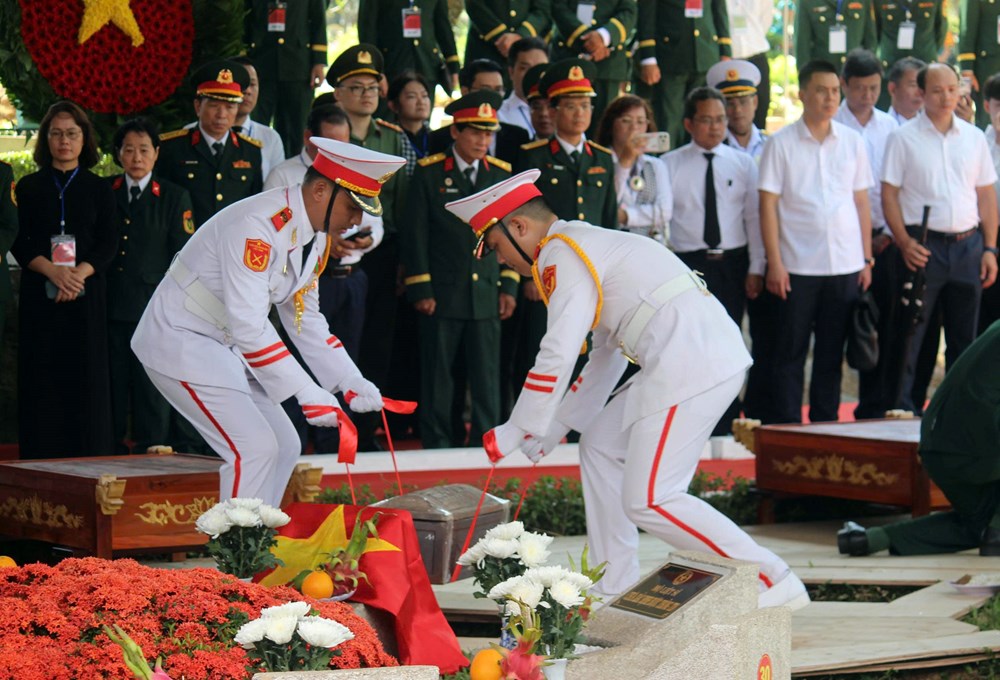 Thành kính tiễn đưa 731 Anh hùng liệt sĩ về nơi an nghỉ - ảnh 6