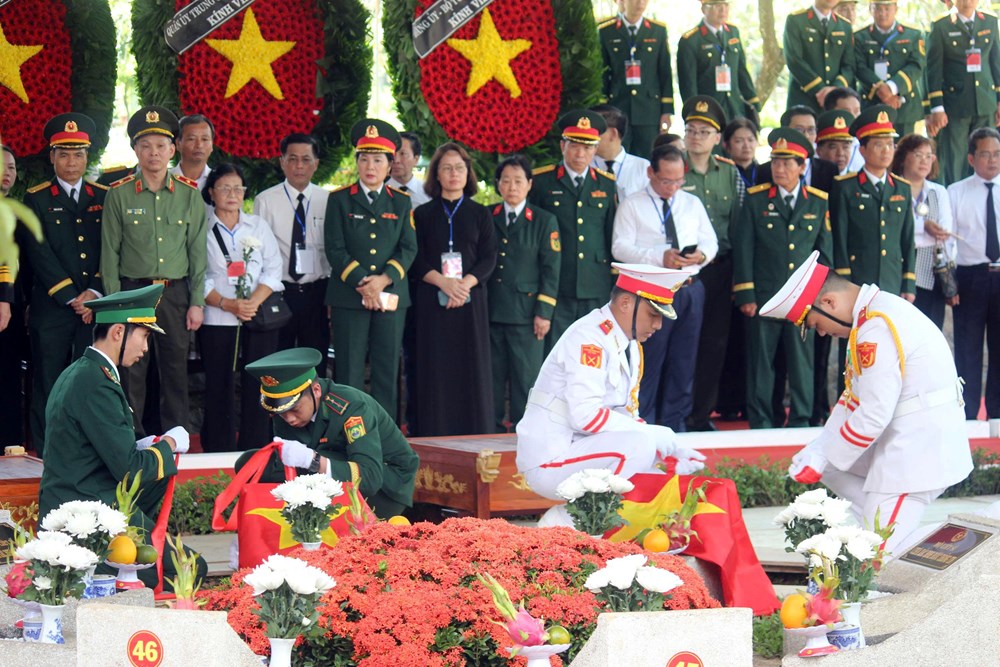Thành kính tiễn đưa 731 Anh hùng liệt sĩ về nơi an nghỉ - ảnh 5