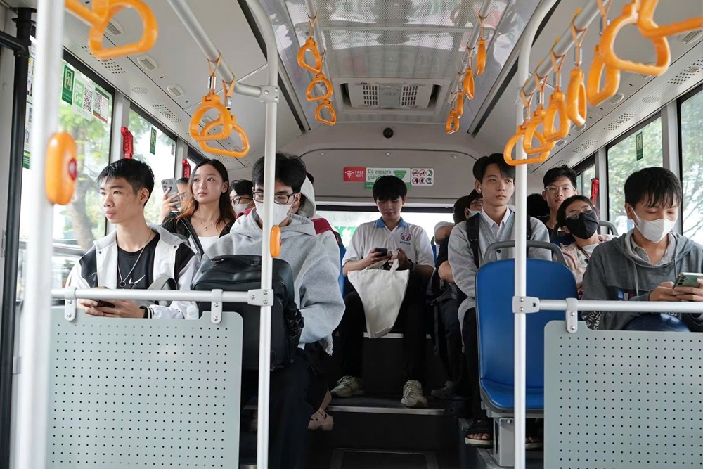 Đi xe buýt miễn phí ở TP.HCM, được mang theo bao nhiêu hành lý? - ảnh 1