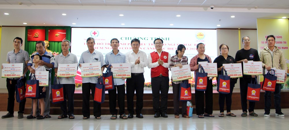 TP.HCM hỗ trợ 400 bệnh nhân mắc bệnh hiểm nghèo với kinh phí hơn 2 tỉ đồng - ảnh 4