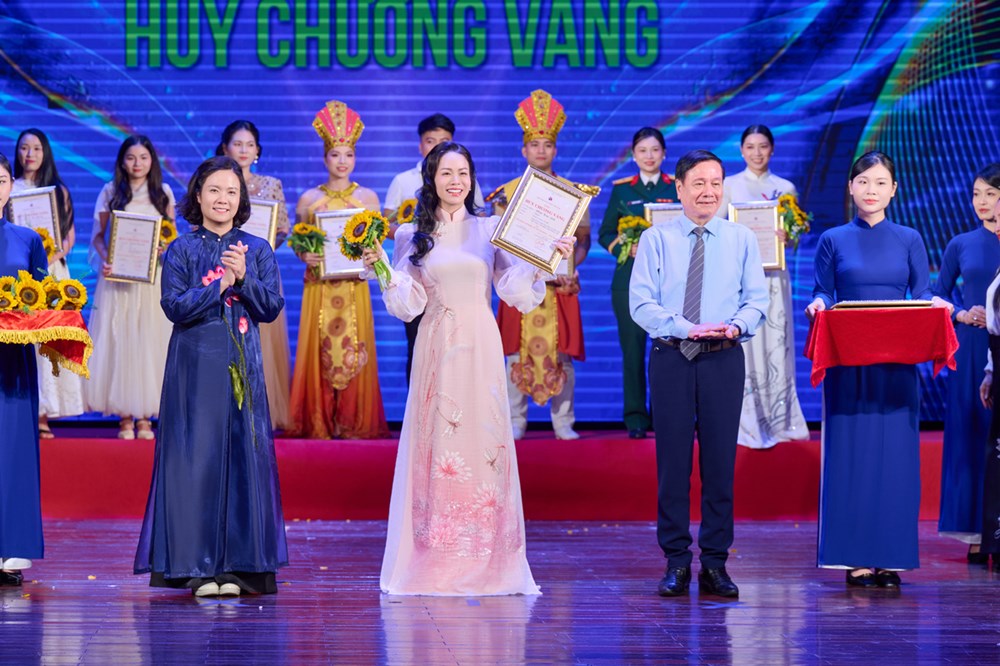 Nhật Kim Anh đoạt Huy chương Vàng với vai Thắm trong “Cuốn truyện bị đốt” - ảnh 1