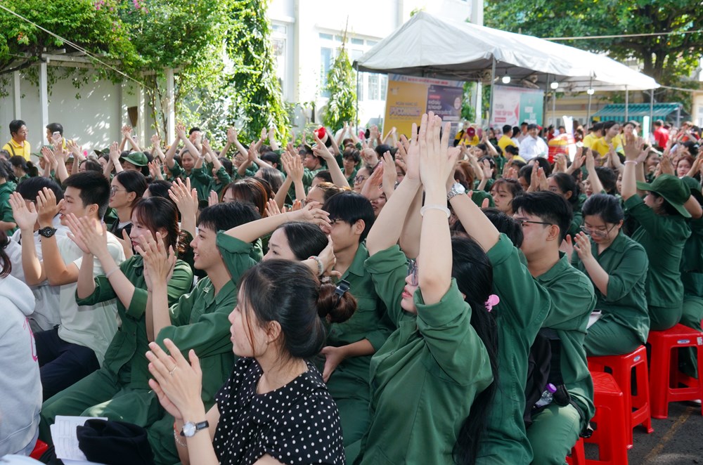 Ngày hội việc làm kết nối hơn 3.000 sinh viên với doanh nghiệp - ảnh 2