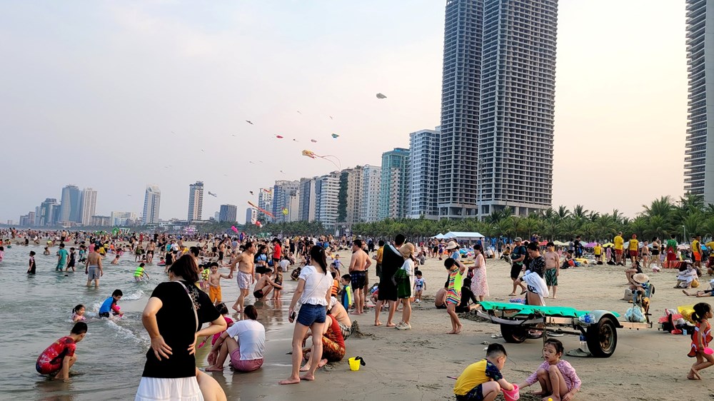 Khách du lịch đến Đà Nẵng đông nhưng không cao như kỳ vọng - ảnh 7