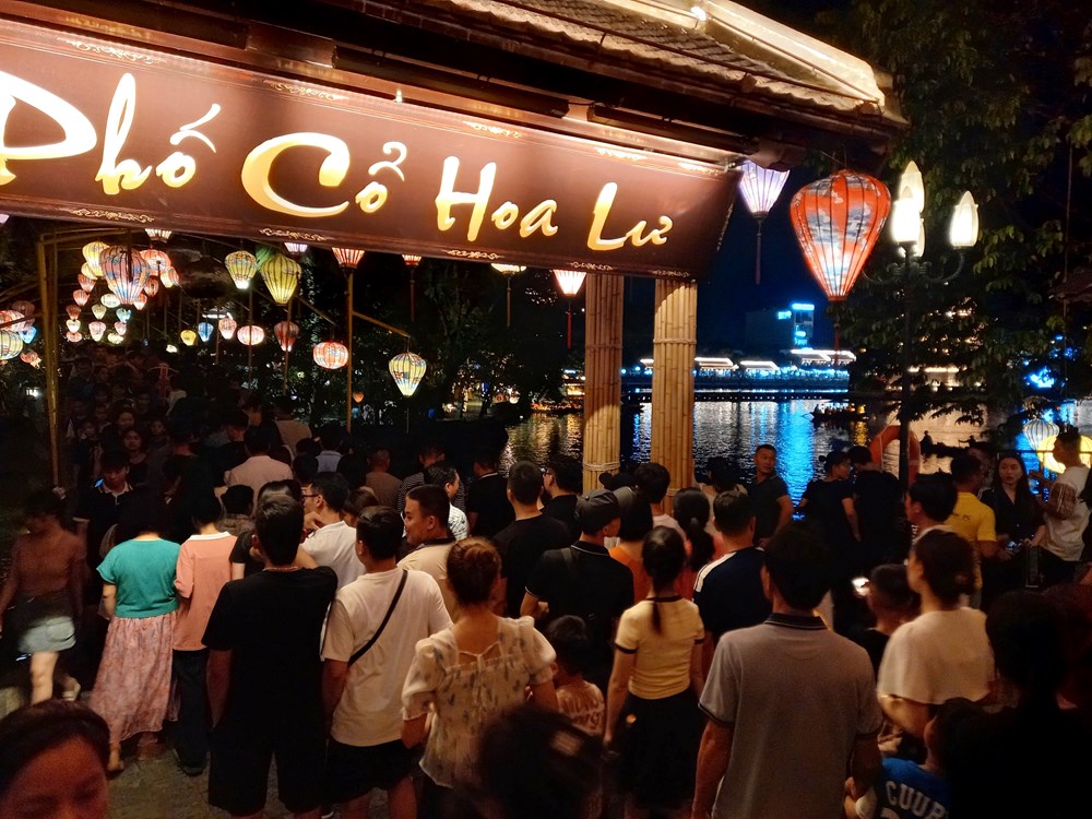 Đại tiệc âm thanh, ánh sáng ở Hoa Lư mừng các ngày lễ lớn - ảnh 1