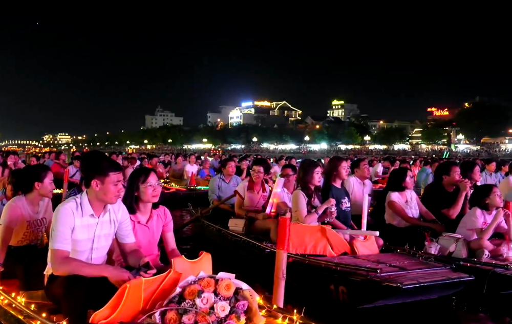 Đại tiệc âm thanh, ánh sáng ở Hoa Lư mừng các ngày lễ lớn - ảnh 9