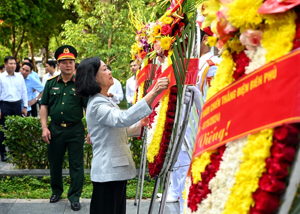 Lãnh đạo, nguyên lãnh đạo Đảng, Nhà nước tri ân các anh hùng liệt sĩ nghĩa trang liệt sĩ quốc gia A1 - ảnh 4