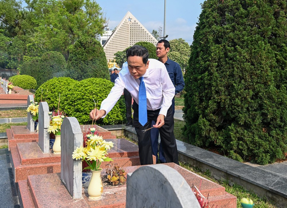 Lãnh đạo, nguyên lãnh đạo Đảng, Nhà nước tri ân các anh hùng liệt sĩ nghĩa trang liệt sĩ quốc gia A1 - ảnh 6