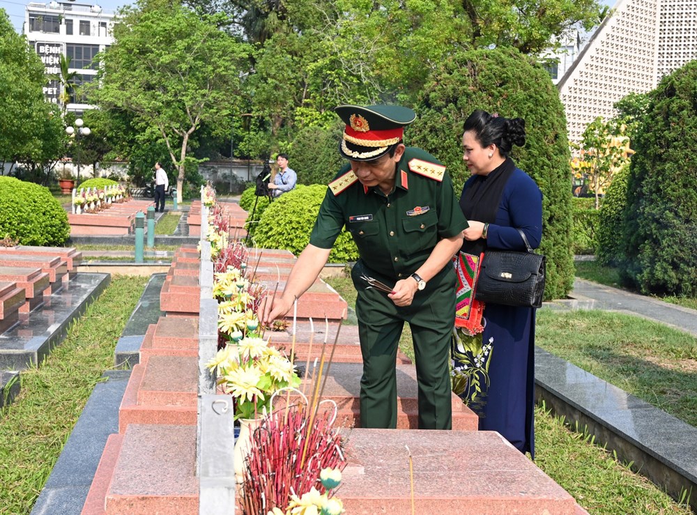 Lãnh đạo, nguyên lãnh đạo Đảng, Nhà nước tri ân các anh hùng liệt sĩ nghĩa trang liệt sĩ quốc gia A1 - ảnh 8