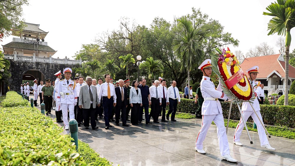 Lãnh đạo, nguyên lãnh đạo Đảng, Nhà nước tri ân các anh hùng liệt sĩ nghĩa trang liệt sĩ quốc gia A1 - ảnh 1