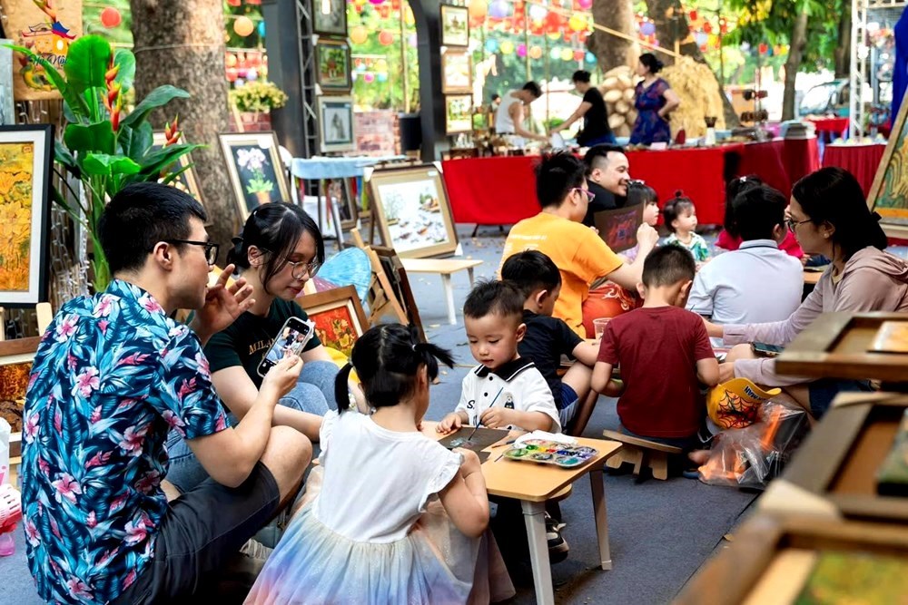 6 tháng, Hà Nội thu 9.530 tỉ đồng từ khách du lịch - ảnh 1