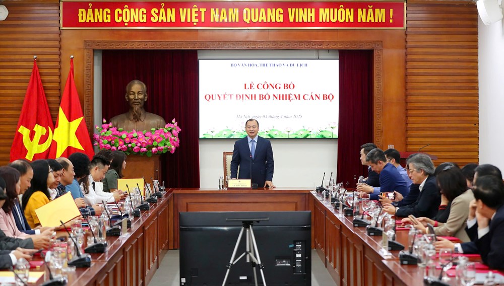 Bộ VHTTDL trao quyết định điều động, bổ nhiệm cán bộ của 8 đơn vị trực thuộc - ảnh 1