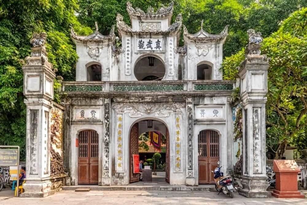 Chờ đợi tour đêm “Tiếng chuông Trấn Vũ” - ảnh 1