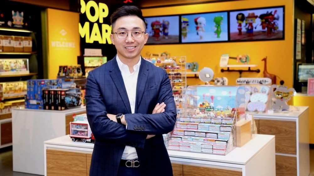 Từ cậu bé phát tờ rơi đến CEO 39 tuổi đứng sau đế chế Pop Mart tỉ đô - ảnh 1
