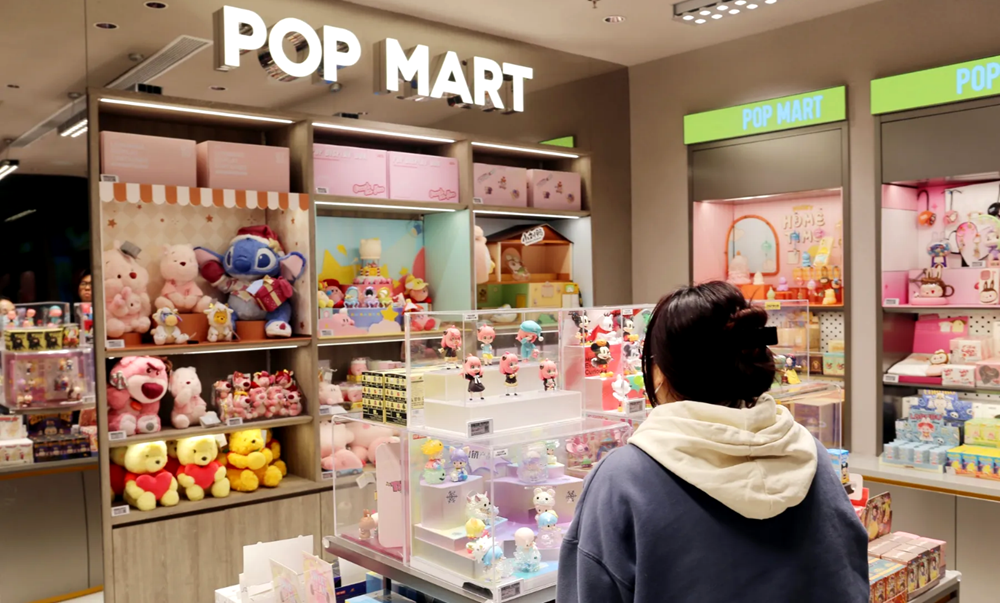 Từ cậu bé phát tờ rơi đến CEO 39 tuổi đứng sau đế chế Pop Mart tỉ đô - ảnh 3