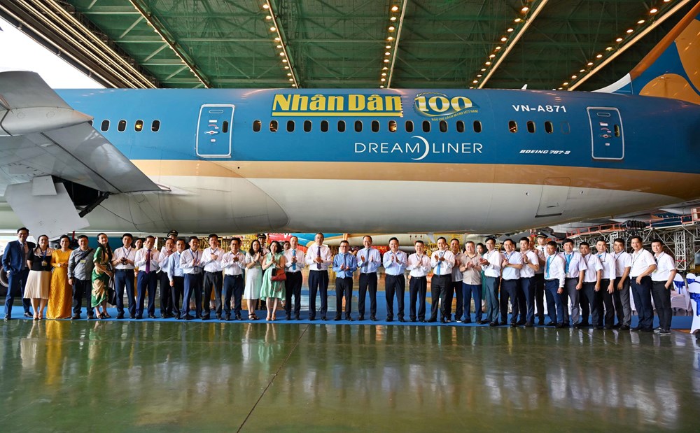 Ra mắt logo Báo Nhân Dân trên thân máy bay Vietnam Airlines - ảnh 4