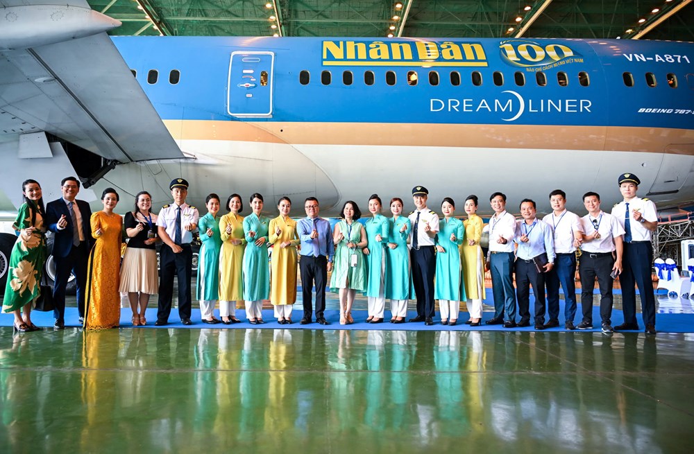 Ra mắt logo Báo Nhân Dân trên thân máy bay Vietnam Airlines - ảnh 5