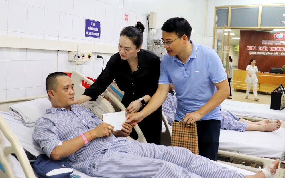 Quảng Ninh: Tiếp tục tiếp nhận tiền ủng hộ các nạn nhân vụ lật tàu - ảnh 3