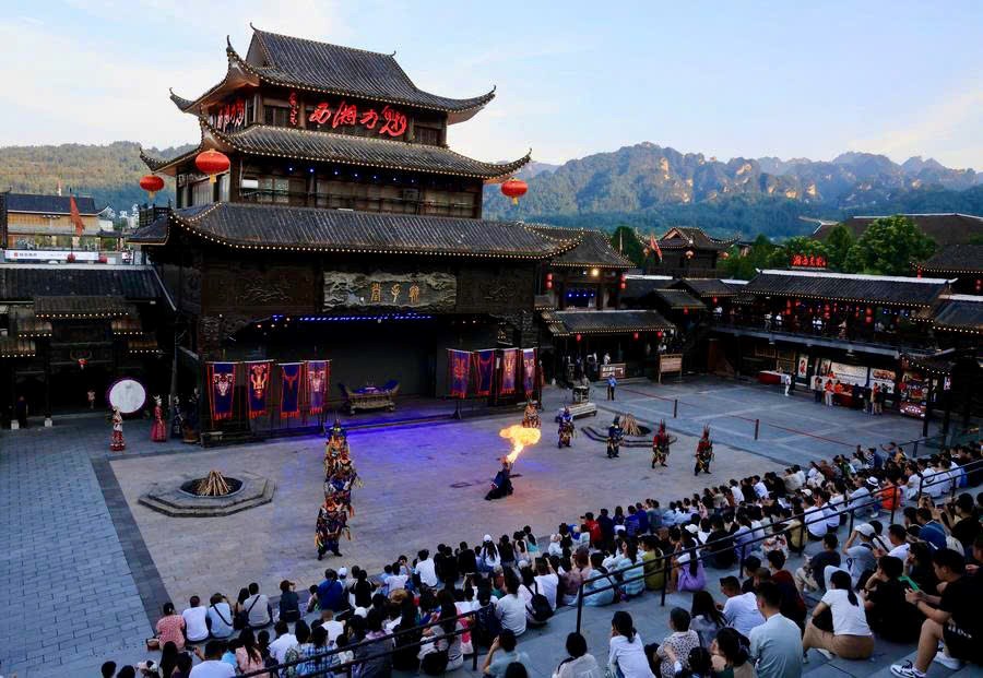 Trung Quốc: Du lịch đêm bỗng nhiên sôi động trong mùa nắng nóng - ảnh 1