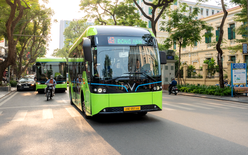 Hà Nội: Tăng cường 20 tuyến xe buýt phục vụ người dân đi xem triển lãm ở Đông Anh - ảnh 1