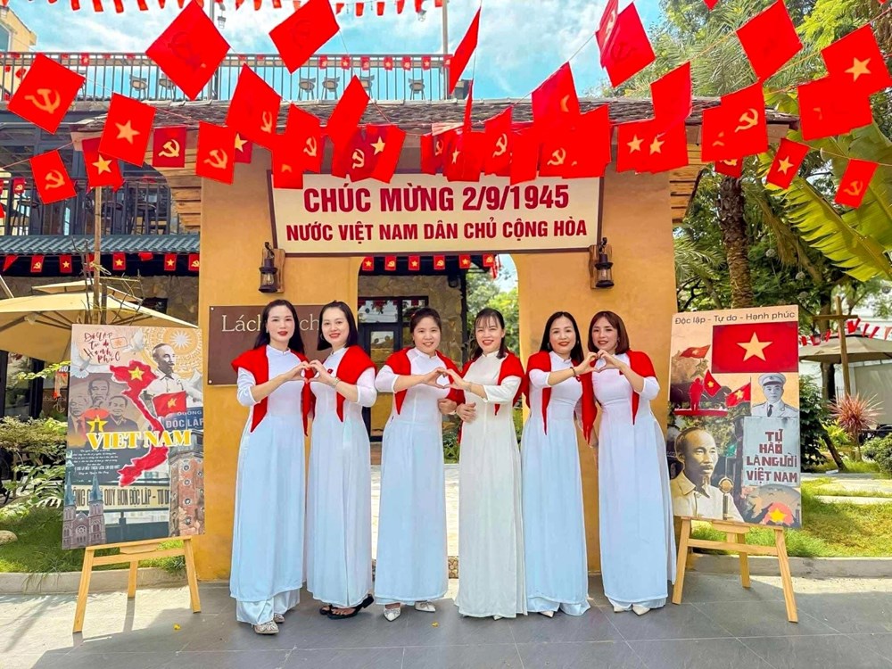 Hà Nội rực rỡ đón Đại lễ A80: Các quán cà phê lan tỏa niềm tự hào 2.9 - ảnh 1