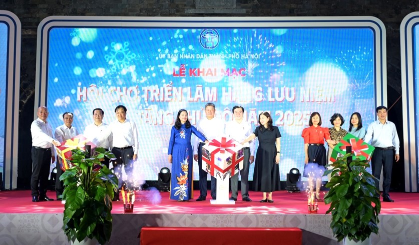 Tôn vinh bản sắc Thủ đô qua hàng lưu niệm, quà tặng truyền thống - ảnh 1