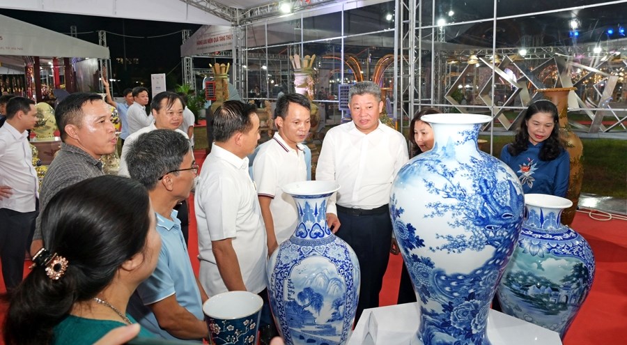 Tôn vinh bản sắc Thủ đô qua hàng lưu niệm, quà tặng truyền thống - ảnh 2