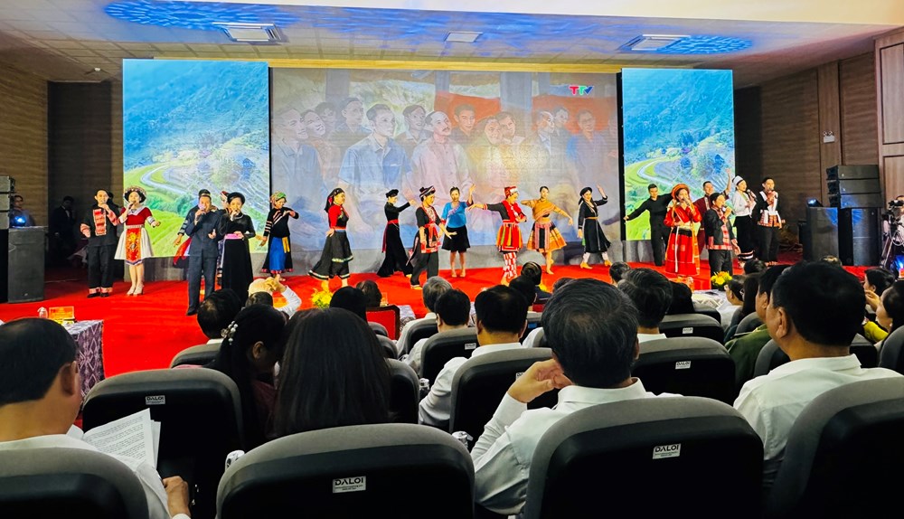 Quốc hội tổ chức chương trình “Trở về nguồn - hướng tới tương lai” - ảnh 6