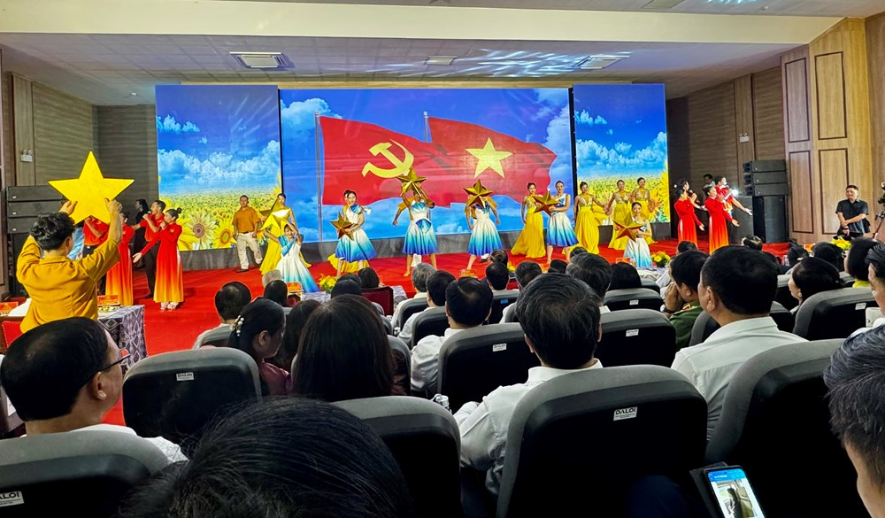 Quốc hội tổ chức chương trình “Trở về nguồn - hướng tới tương lai” - ảnh 7