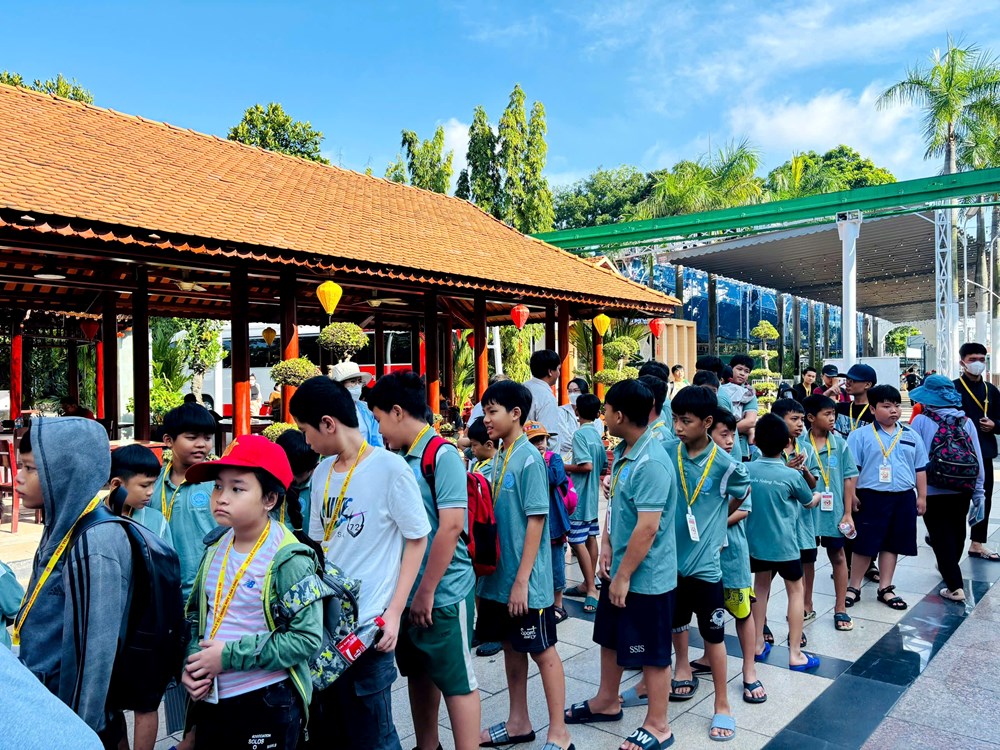 “Vòng tay yêu thương” trao gửi 3.000 em nhỏ - ảnh 2