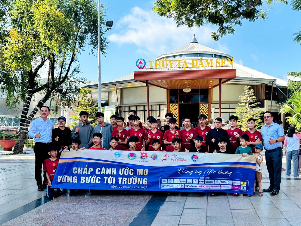 “Vòng tay yêu thương” trao gửi 3.000 em nhỏ - ảnh 1