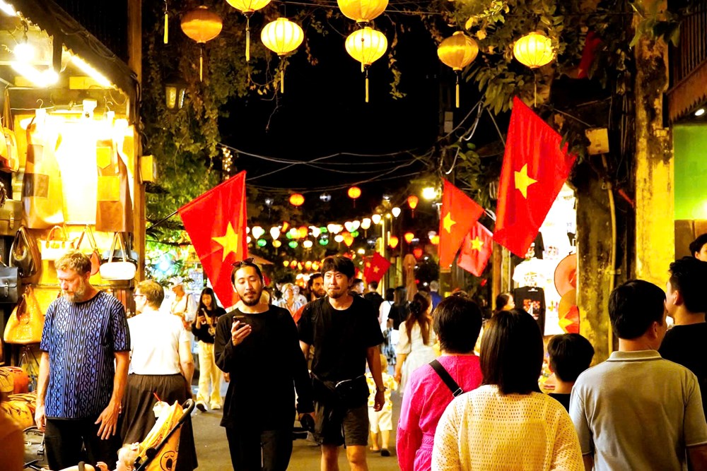 8 tháng đầu năm 2025, Việt Nam đón 14 triệu lượt khách quốc tế - ảnh 1