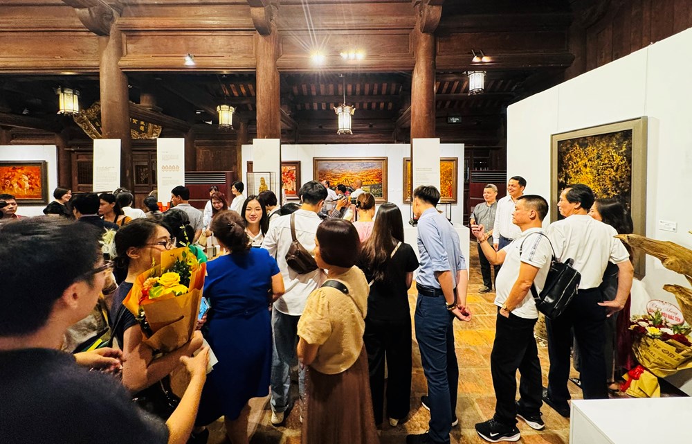 Khi hội họa và hương trầm hòa quyện trong không gian Văn Miếu - ảnh 7