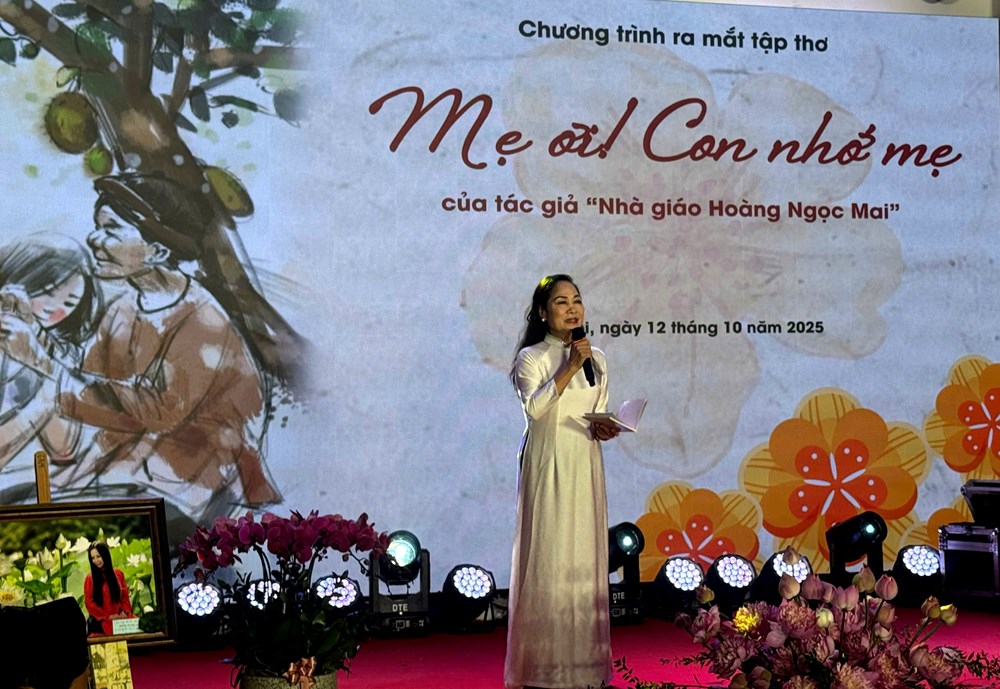 Ra mắt tập thơ “Mẹ ơi, con nhớ mẹ” - ảnh 2