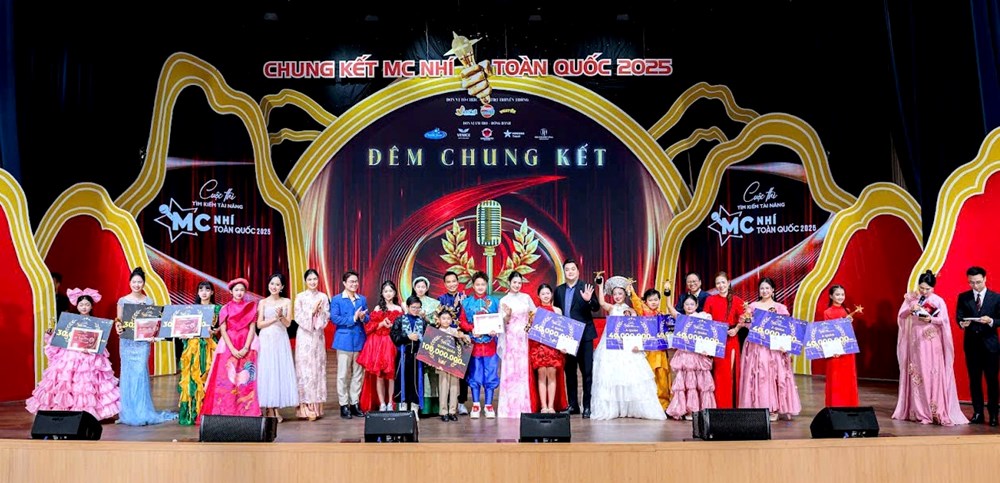 Hào khí dân tộc bừng sáng trong đêm chung kết MC Nhí toàn quốc 2025 - ảnh 1
