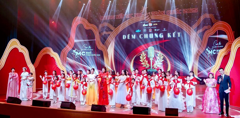 Hào khí dân tộc bừng sáng trong đêm chung kết MC Nhí toàn quốc 2025 - ảnh 5