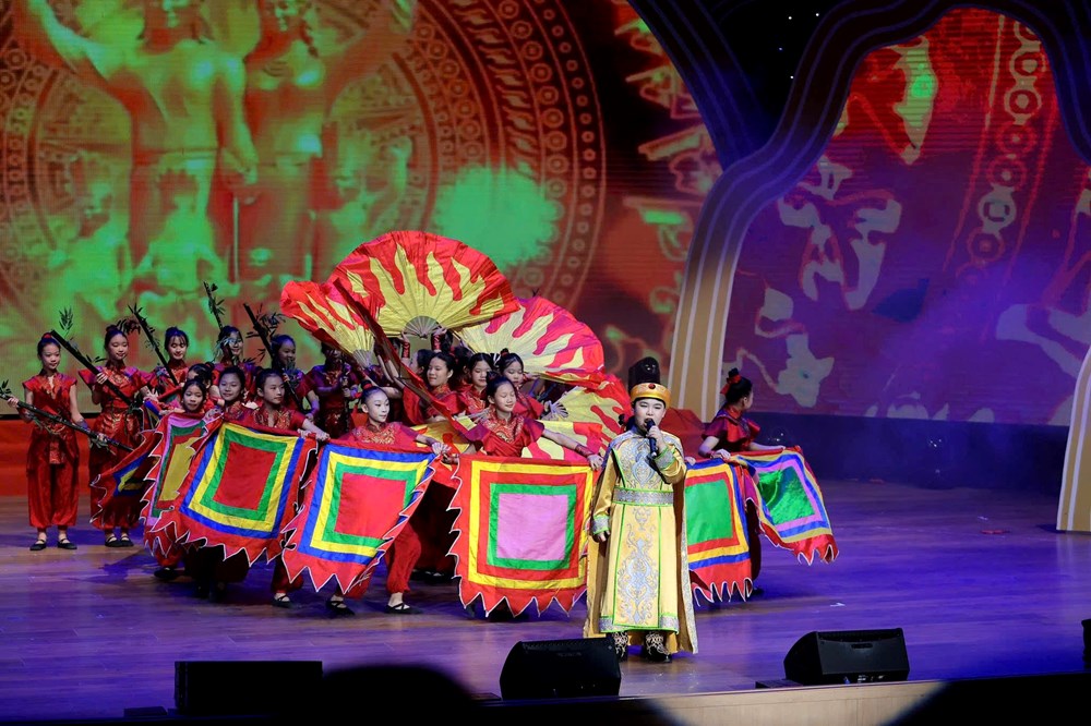 Hào khí dân tộc bừng sáng trong đêm chung kết MC Nhí toàn quốc 2025 - ảnh 4