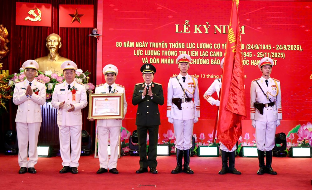 80 năm ngày truyền thống lực lượng Cơ yếu và Thông tin liên lạc Công an Nhân dân - ảnh 1