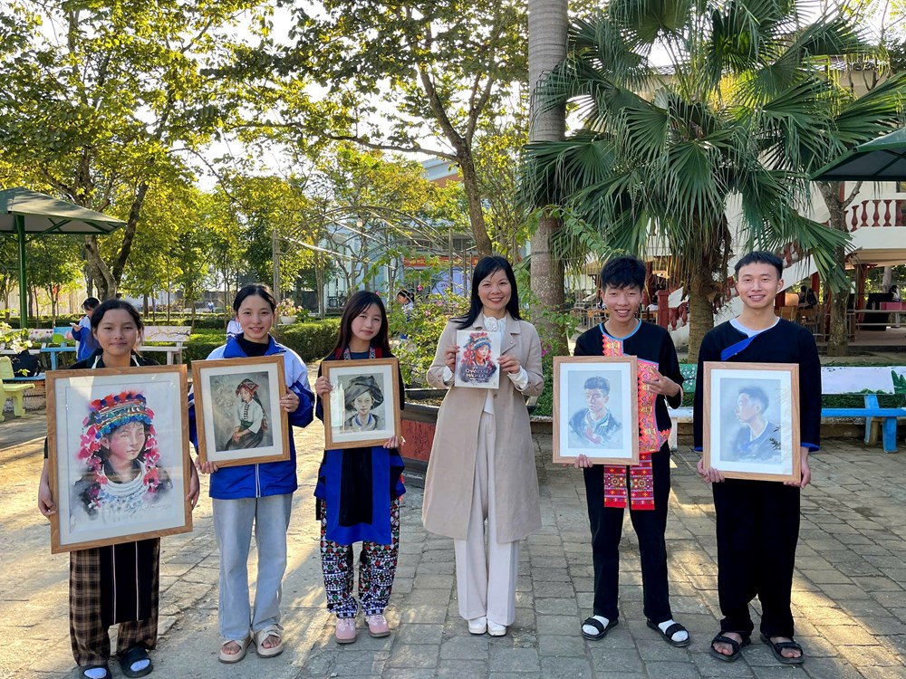 Khi những bức chân dung trở về với nguyên mẫu - ảnh 2