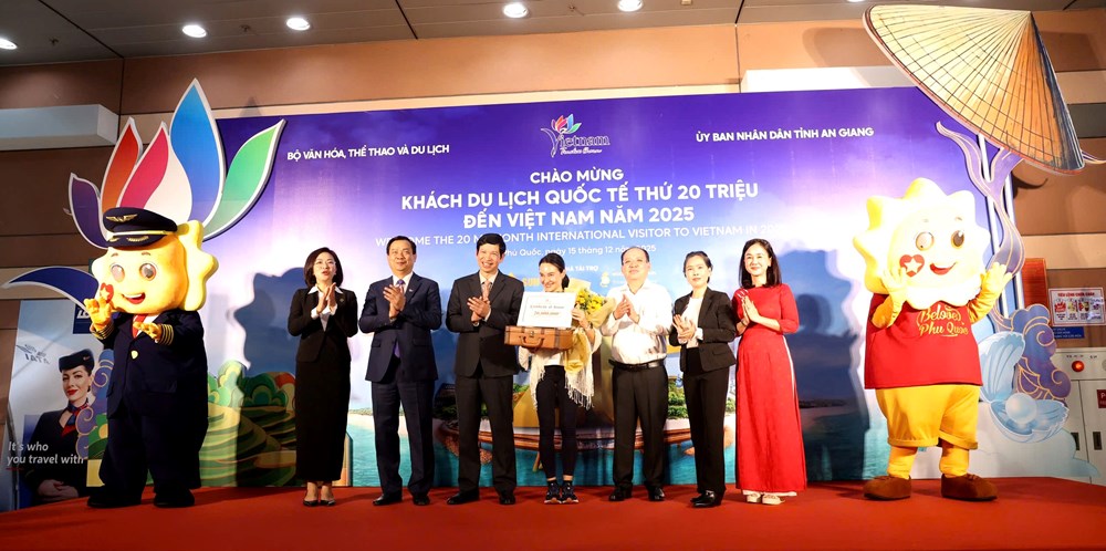 Vị khách quốc tế thứ 20 triệu bất ngờ khi tới Việt Nam - ảnh 6