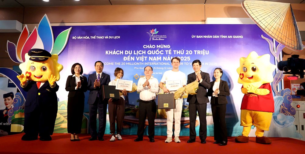 Vị khách quốc tế thứ 20 triệu bất ngờ khi tới Việt Nam - ảnh 5