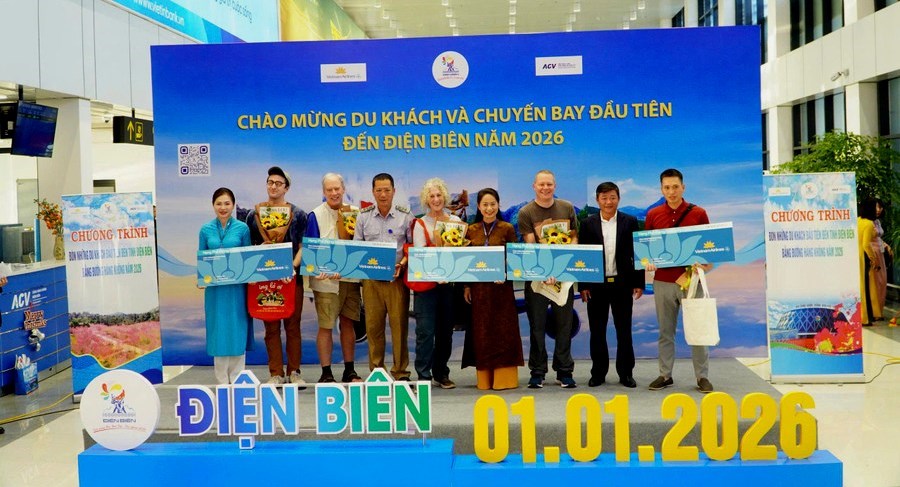 Điện Biên đón 184 hành khách trong chuyến bay ngày đầu năm 2026 - ảnh 1