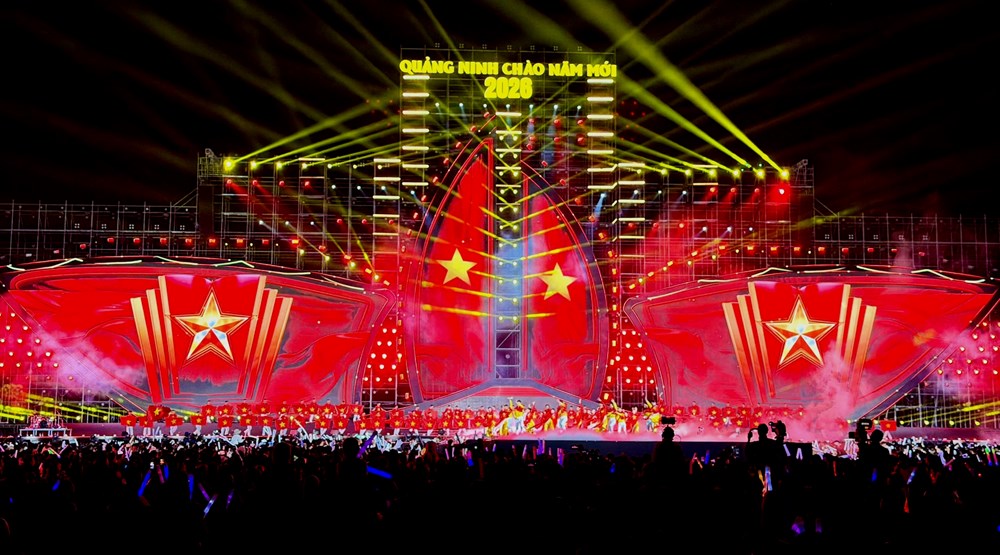 Khoảnh khắc chào năm mới rực rỡ của Quảng Ninh - ảnh 1