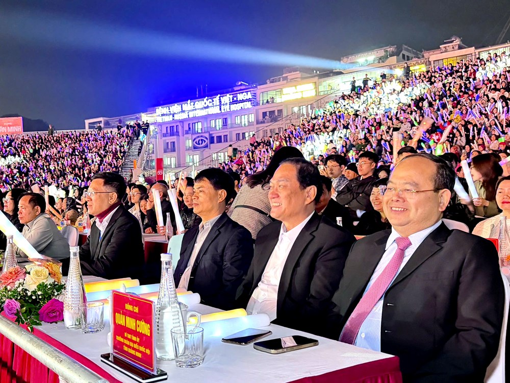 Khoảnh khắc chào năm mới rực rỡ của Quảng Ninh - ảnh 3