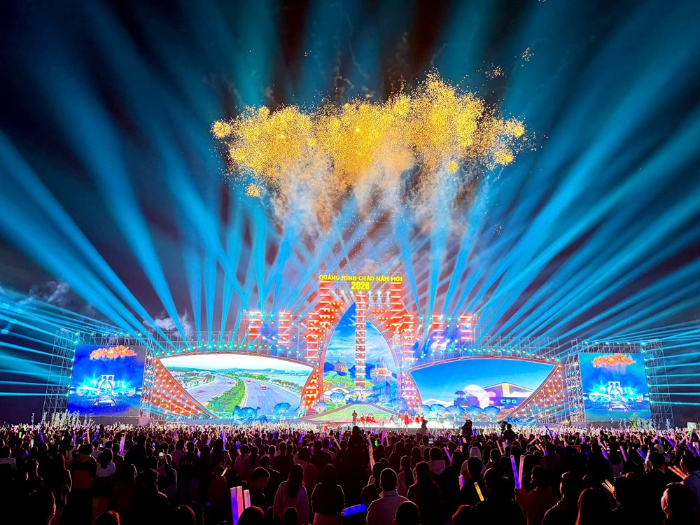 Khoảnh khắc chào năm mới rực rỡ của Quảng Ninh - ảnh 5