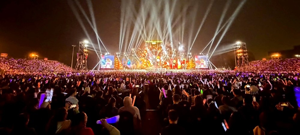 Khoảnh khắc chào năm mới rực rỡ của Quảng Ninh - ảnh 6