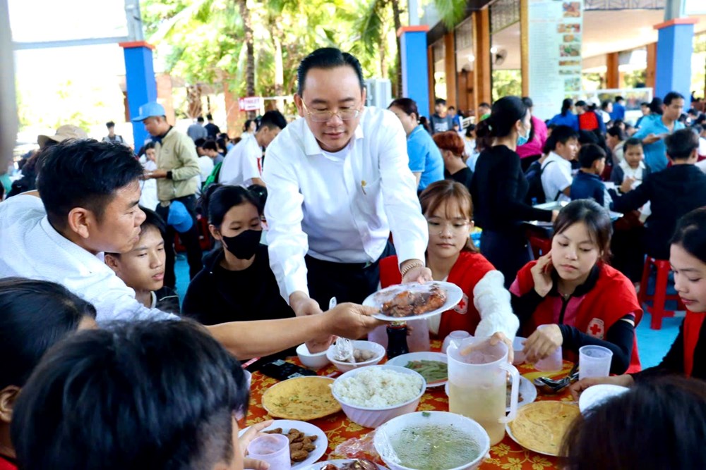 Đem mùa xuân ấm áp tới hàng ngàn trẻ em nghèo tại TP.HCM - ảnh 2