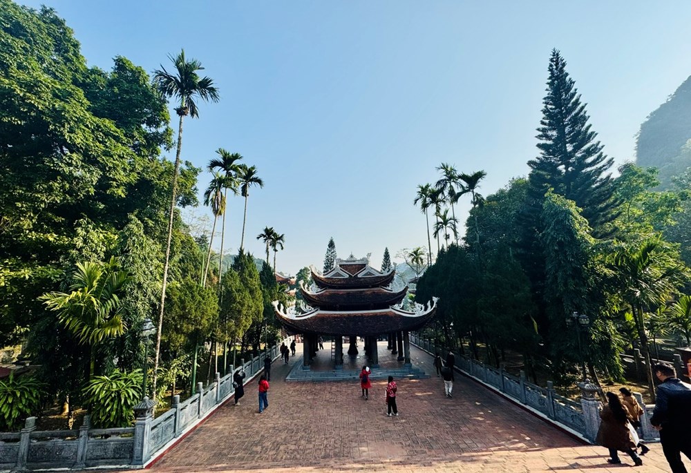 Dự báo hơn 2 vạn lượt người đổ về Chùa Hương ngày mùng 2 Tết nguyên đán - ảnh 1