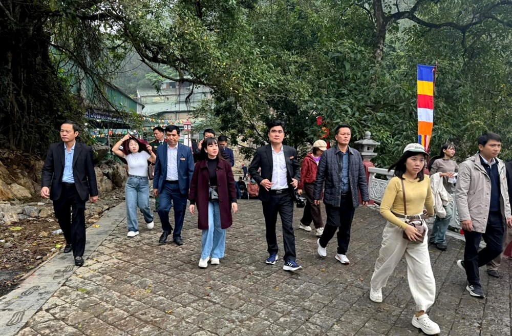 Theo chân đoàn kiểm tra thực địa mùa lễ hội tại chùa Hương  - ảnh 1